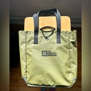 Mammut Seon Tote Bag in an olive green